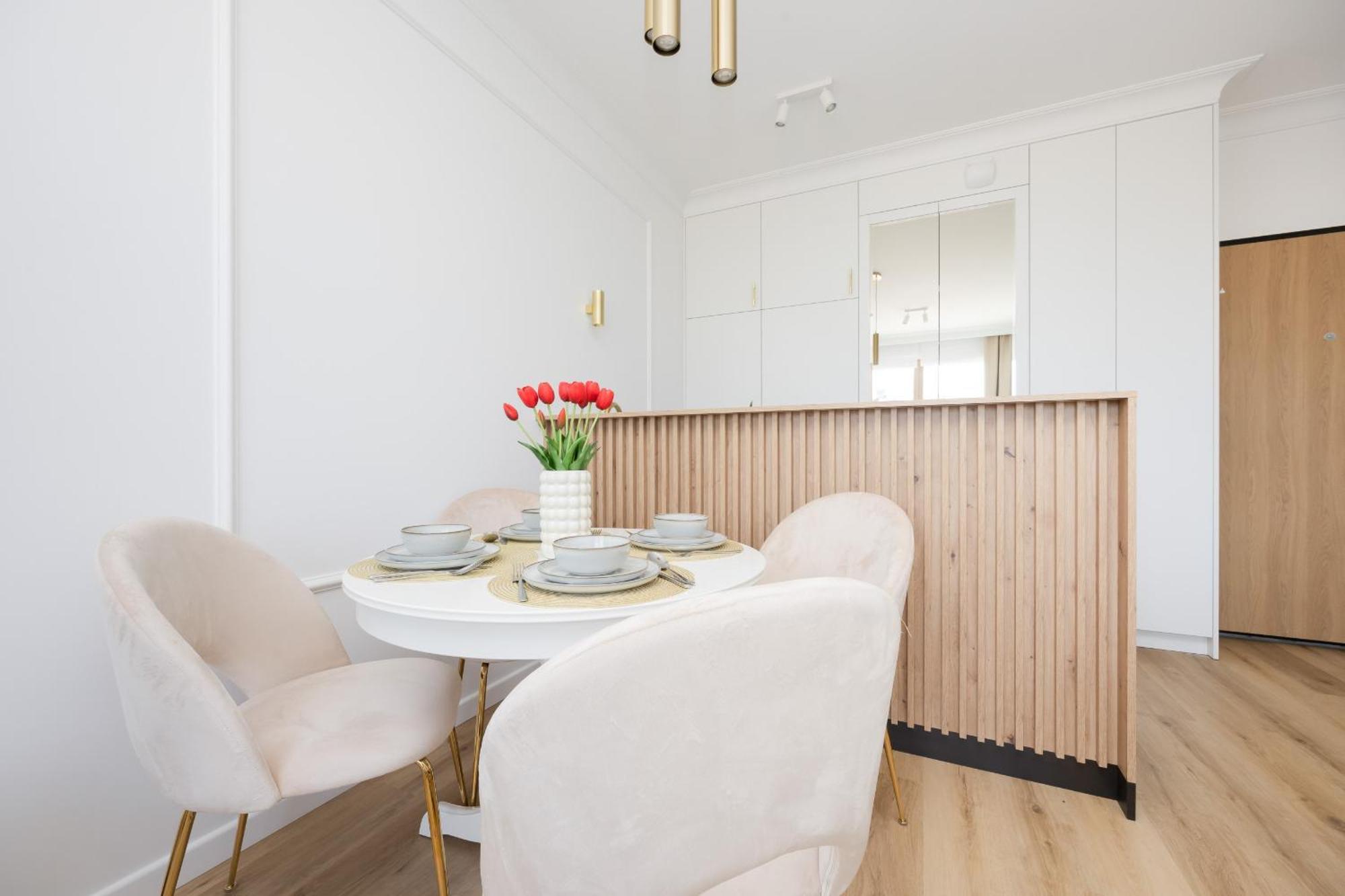 Nowoczesne Z Balkonem Kolejowa Nu Wola By Renters Warschau
