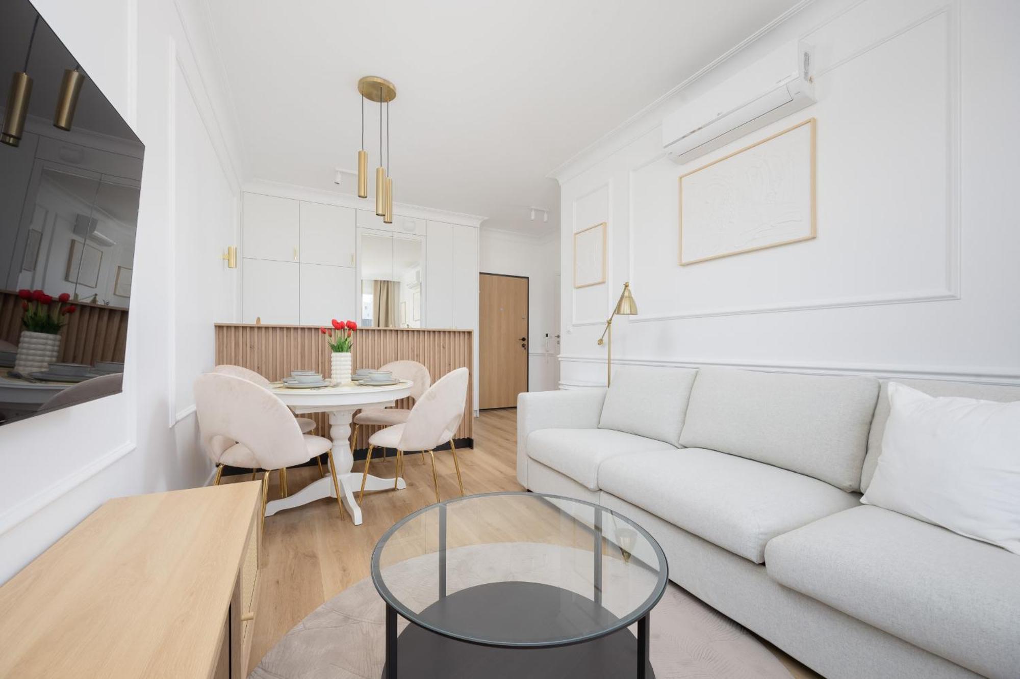 Nowoczesne Z Balkonem Kolejowa Nu Wola By Renters Warschau
