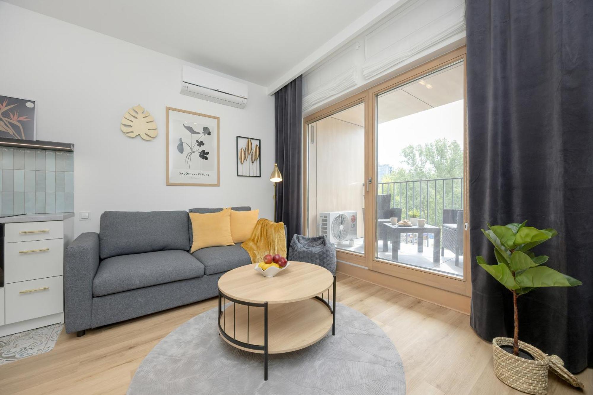 Nowoczesne Z Balkonem Kolejowa Nu Wola By Renters * Warschau